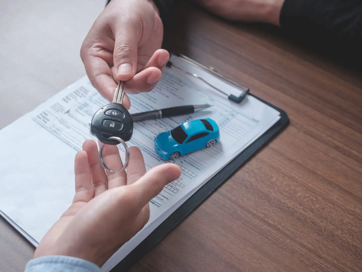 Agence M Com Marseille LMG Courtage Marseille Courtier Automobile cles voiture contrat