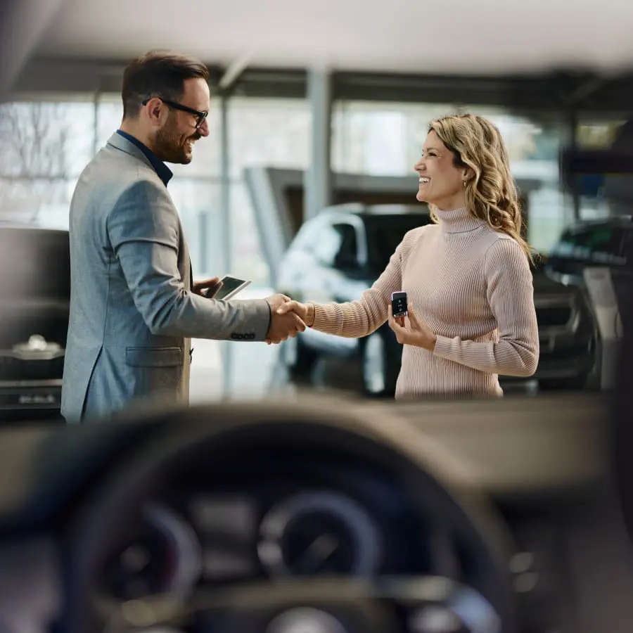 Agence M Com Marseille LMG Courtage Marseille Courtier Automobile courtier femme vente leasing voiture